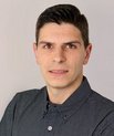 Lektor David Olagnier kan nu etablere sig som forskningsleder og intensivere sin forskning i onkolytisk virus. Foto: Lundbeckfonden.