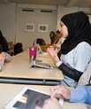 Ved siden af iBogen har eleverne også den trykte version af grundbogen samt fysiske hæfter, som et supplement til at læse på iPad’en. Foto: Lars Kruse, Aarhus Universitet.