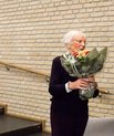 Sidste år overrakte prodekan Ole Steen Nielsen sammen med Jens Christian Skous nu afdøde hustru Ellen-Margrethe Skou fakultetets talentpris til Maiken Stilling ved et arrangement i AIAS-bygningen. Foto: Melissa Yildirim/AU.