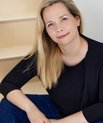 Læge, dr.med. og ph.d. Signe Holm Larsen har forsvaret sin doktordisputats ved Aarhus Universitet. Foto: Ditte Capion Artvaerk