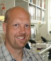 Claus Lindbjerg Andersen fra Aarhus Universitet og Aarhus Universitetshospital har netop modtaget 1,8 millioner til et stort forskningsprojekt, hvor fokus er på tidligere opsporing af tyk- og endetarmskræft.