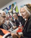 Snakken var ikke til at stoppe, da de mange jubilarer fredag mødtes i AIAS Hall. Foto: Maria Randima Brauer Sørensen, Aarhus Universitet.
