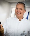 Cirka 100.000 danskere er ramt af hjertesvigt. Og på trods af fremskridt i behandlingen er dødeligheden fortsat høj, patienterne bliver ofte indlagt på sygehus, og livskvaliteten er dårlig. Henrik Wiggers skal som klinisk professor stå i spidsen for