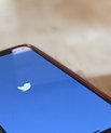 Ansatte på Health kan nu få hjælp til Twitter i fakultetets nye guide. I guiden er der både gode råd og udførlige vejledninger, og så deler to af fakultetets mest aktive Twitter-brugere ud af deres erfaring. Fotos: AU Health.